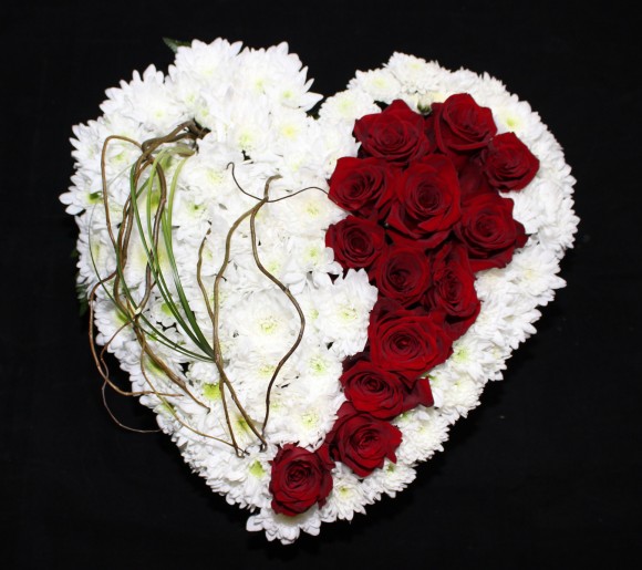 deuil fleurs composition florale gerbe raquette coussin coeur tombe cercueil pas cher prix reduit nantes saint nazaire savenay 44