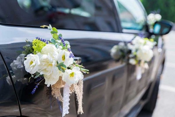 voiture-maries-fleurs.jpg